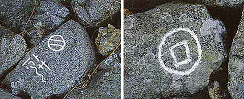 石垣刻印（左：二引両・土佐カナ書・百々の略、右：裏銭）